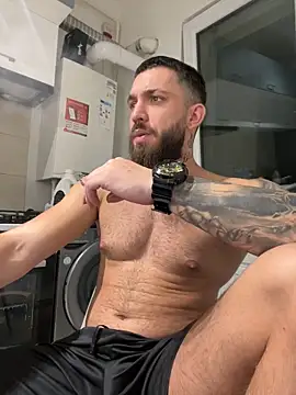 Snapshot of LoveIsBlind_ chatting on October 20, 5:46 pm LoveIsBlind online show from October 20, 5:46 pm