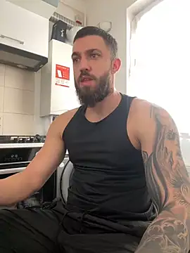 Snapshot of LoveIsBlind_ chatting on October 28, 9:13 am LoveIsBlind online show from October 28, 9:13 am