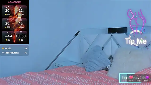 Snapshot of _violetadulce chatting on February 4, 3:00 am violetadulce online show from February 4, 3:00 am