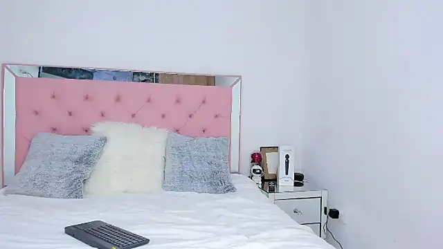 Snapshot of _violetadulce chatting on February 22, 1:44 am violetadulce online show from February 22, 1:44 am