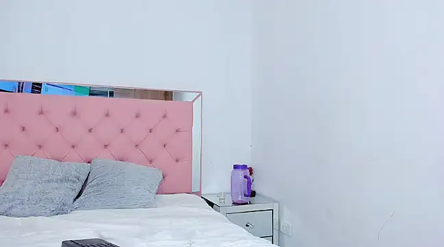 Snapshot of _violetadulce chatting on March 22, 12:17 am violetadulce online show from March 22, 12:17 am