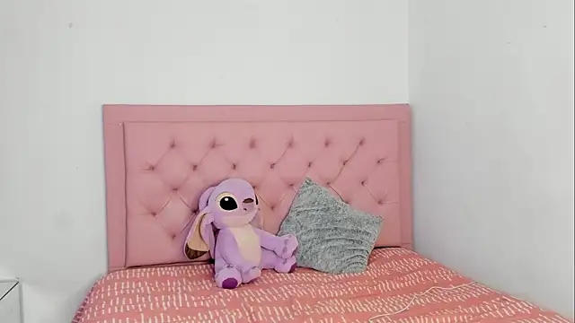 Snapshot of _violetadulce chatting on September 30, 1:43 am violetadulce online show from September 30, 1:43 am