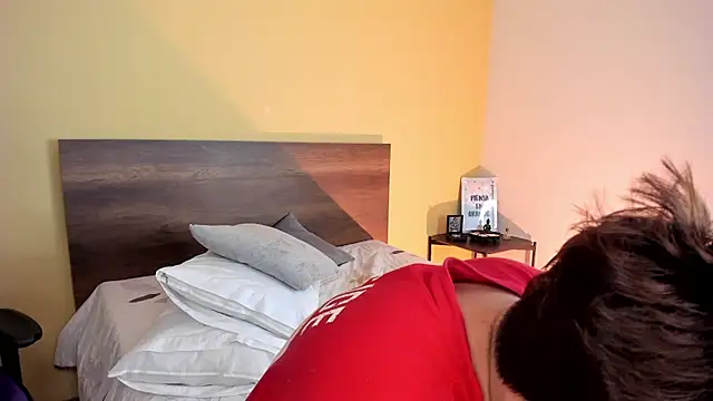 justinbiler online show from January 27, 6:20 pm