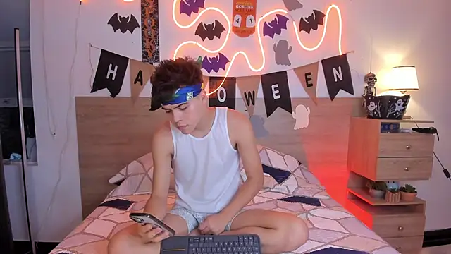 justinbiler online show from October 22, 1:11 pm