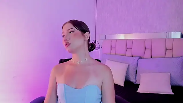 Snapshot of Roxie-Summers11 chatting on January 5, 4:14 am Roxie-Summers11 online show from January 5, 4:14 am