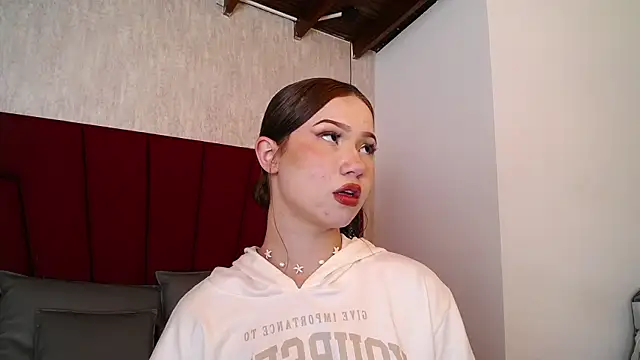 Snapshot of Roxie-Summers11 chatting on January 5, 12:31 pm Roxie-Summers11 online show from January 5, 12:31 pm