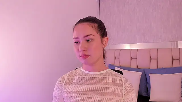 Snapshot of Roxie-Summers11 chatting on January 21, 10:41 pm Roxie-Summers11 online show from January 21, 10:41 pm