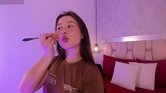 Snapshot of Roxie-Summers11 chatting on March 1, 7:37 pm Roxie-Summers11 online show from March 1, 7:37 pm