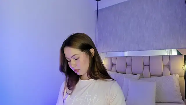 Snapshot of Roxie-Summers11 chatting on March 18, 7:42 pm Roxie-Summers11 online show from March 18, 7:42 pm