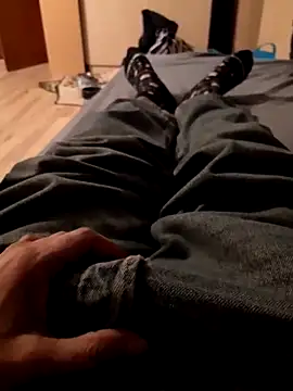 Snapshot of Big_Dick_22_in_Room chatting on December 15, 3:53 pm Big Dick 22 in Room online show from December 15, 3:53 pm