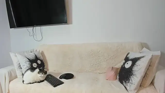 Snapshot of Emma_Jnes chatting on February 26, 9:37 pm Emma Jnes online show from February 26, 9:37 pm