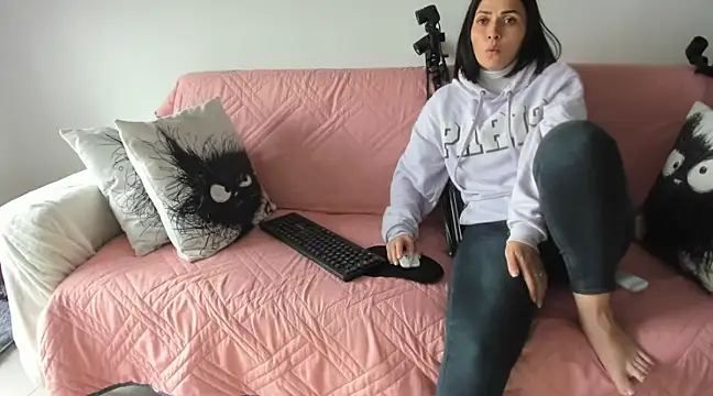 Snapshot of Emma_Jnes chatting on March 18, 9:32 pm Emma Jnes online show from March 18, 9:32 pm