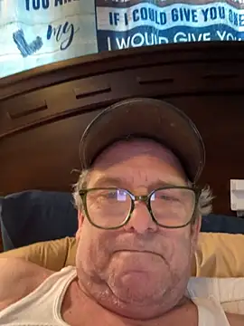 llovetoshowoff online show from April 21, 5:06 pm