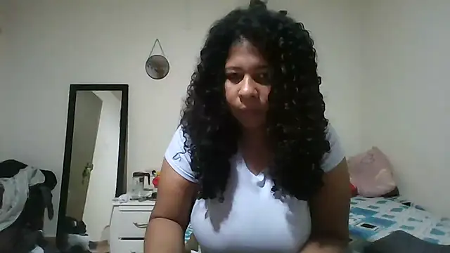 Snapshot of Ivon-09 chatting on May 3, 12:00 pm Ivon-09 online show from May 3, 12:00 pm