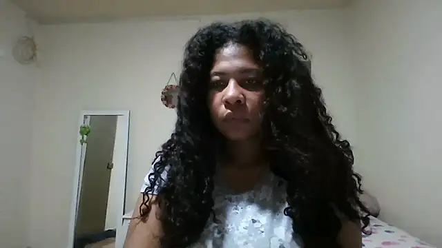 Snapshot of Ivon-09 chatting on May 18, 12:00 pm Ivon-09 online show from May 18, 12:00 pm