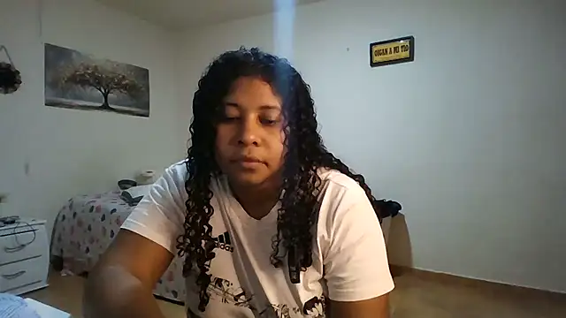 Snapshot of Ivon-09 chatting on June 26, 2:27 am Ivon-09 online show from June 26, 2:27 am