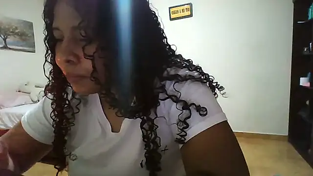Snapshot of Ivon-09 chatting on July 9, 12:37 am Ivon-09 online show from July 9, 12:37 am