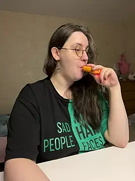 Snapshot of hungry1bunny chatting on June 23, 3:10 pm hungry1bunny online show from June 23, 3:10 pm