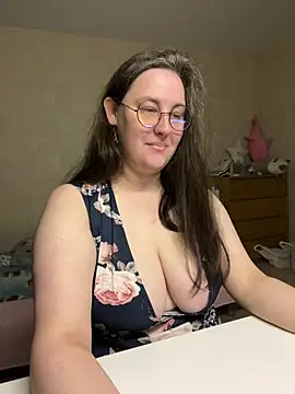 Snapshot of hungry1bunny chatting on July 3, 6:47 pm hungry1bunny online show from July 3, 6:47 pm