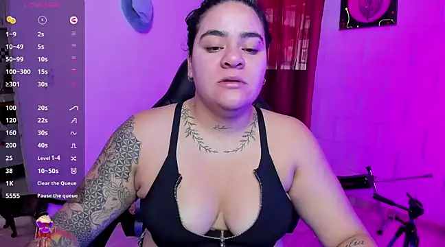 Snapshot of Sharon_hils chatting on December 10, 12:49 pm Sharon hils online show from December 10, 12:49 pm