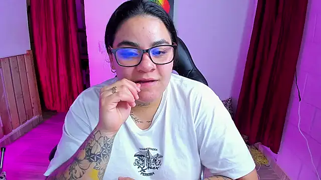 Snapshot of Sharon_hils chatting on January 20, 10:04 pm Sharon hils online show from January 20, 10:04 pm