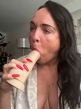 Snapshot of Dagmar92 chatting on November 23, 8:25 am Dagmar92 online show from November 23, 8:25 am