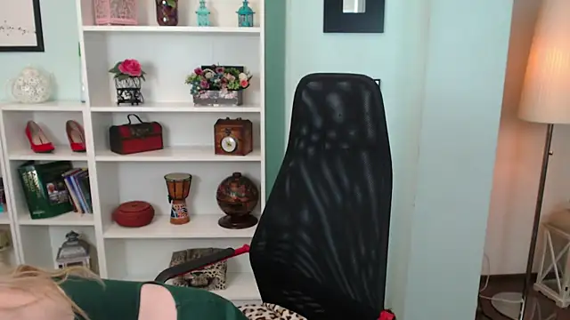 LisaCaprice online show from October 9, 4:21 am