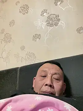 Snapshot of bcc0001 chatting on March 6, 7:32 pm bcc0001 online show from March 6, 7:32 pm