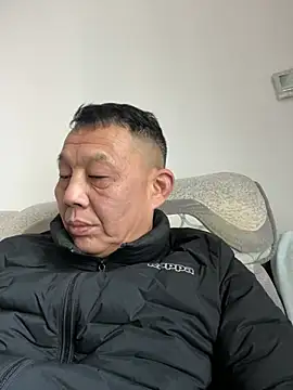 Snapshot of bcc0001 chatting on March 10, 1:23 am bcc0001 online show from March 10, 1:23 am