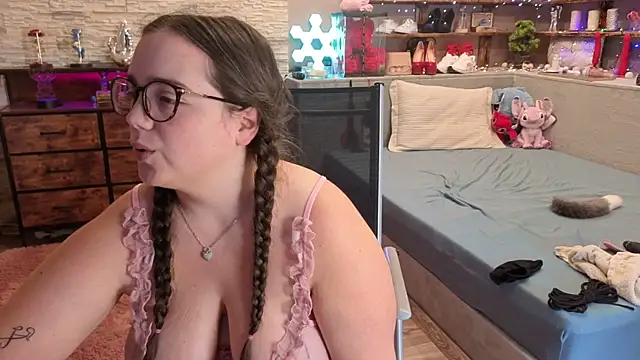 Kimberly-Caprice online show from June 5, 8:09 am