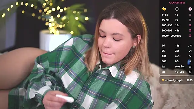 Snapshot of Milana15 chatting on February 13, 10:12 am Milana15 online show from February 13, 10:12 am