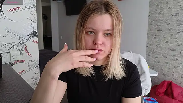 Snapshot of Milana15 chatting on March 13, 10:26 am Milana15 online show from March 13, 10:26 am