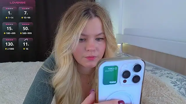 Snapshot of Milana15 chatting on November 16, 8:31 am Milana15 online show from November 16, 8:31 am