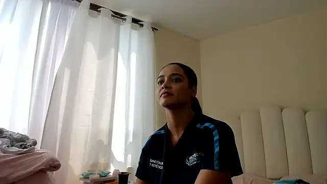 Snapshot of evely_coelloo chatting on February 11, 6:35 pm evely coelloo online show from February 11, 6:35 pm