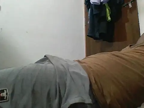 Snapshot of CuteyCouple chatting on April 12, 6:35 pm CuteyCouple online show from April 12, 6:35 pm
