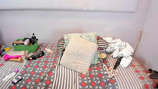 Snapshot of latinasexymoon chatting on February 25, 8:41 pm latinasexymoon online show from February 25, 8:41 pm