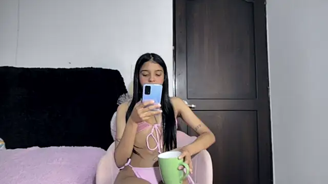 Snapshot of Michi_sexy chatting on May 24, 2:33 pm Michi sexy online show from May 24, 2:33 pm