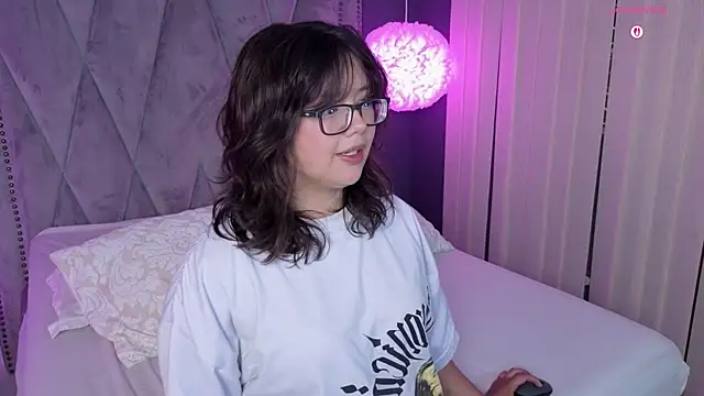 missy taylor  online show from September 8, 8:52 pm