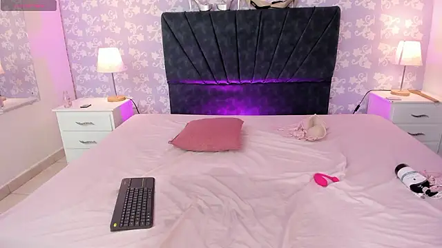 BritneySweet  online show from February 3, 6:40 am