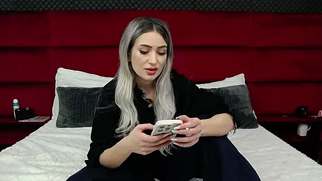 MinnieMe online show from November 2, 7:05 pm