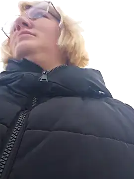 Snapshot of -Schweppes- chatting on January 15, 7:15 am -Schweppes- online show from January 15, 7:15 am