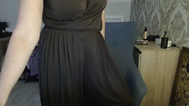 Snapshot of Mallinia chatting on June 3, 2:33 pm Mallinia online show from June 3, 2:33 pm