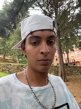 ValenSuarez25 online show from August 6, 8:44 pm