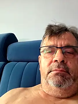 Snapshot of axecoman60 chatting on December 15, 9:46 am axecoman60 online show from December 15, 9:46 am