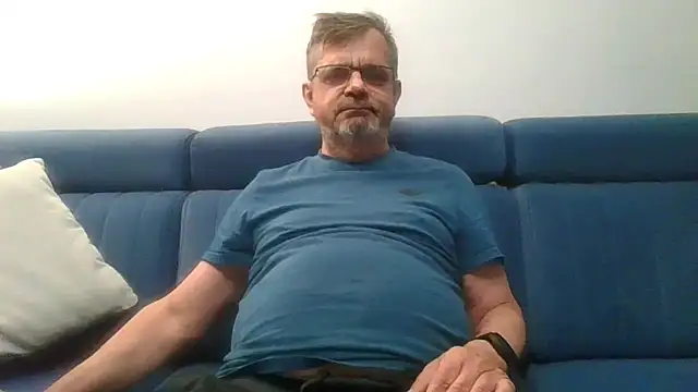 axecoman60 online show from April 30, 7:09 pm