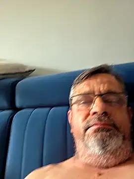 Snapshot of axecoman60 chatting on May 4, 8:21 am axecoman60 online show from May 4, 8:21 am