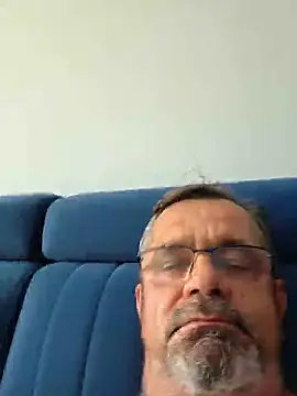 Snapshot of axecoman60 chatting on June 28, 9:48 am axecoman60 online show from June 28, 9:48 am