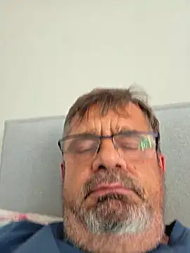 Snapshot of axecoman60 chatting on August 2, 3:21 pm axecoman60 online show from August 2, 3:21 pm