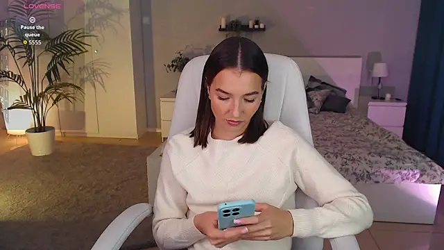 Bellla Haddid online show from September 13, 12:32 am