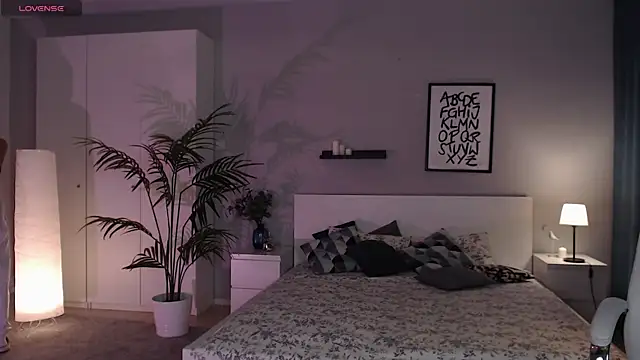 Bellla Haddid online show from October 19, 1:06 am